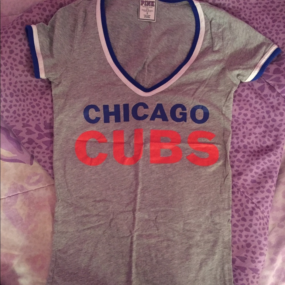 Victoria’s Secret Pink Cubs V Neck